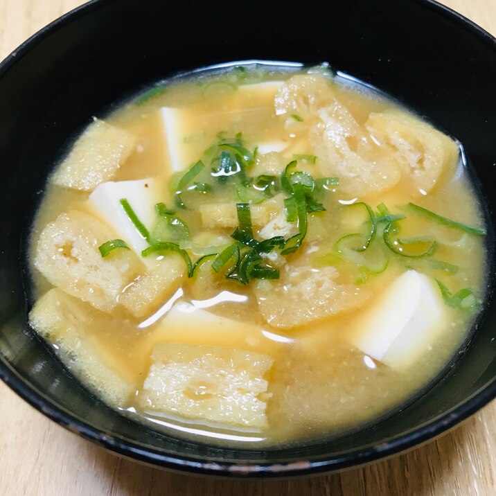 そば湯で豆腐と薄揚げの味噌汁